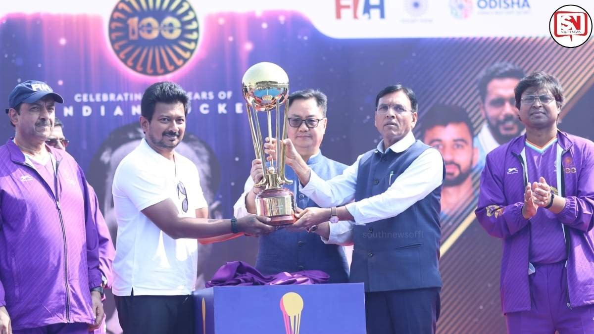 Udhayanidhi receives hockey cup