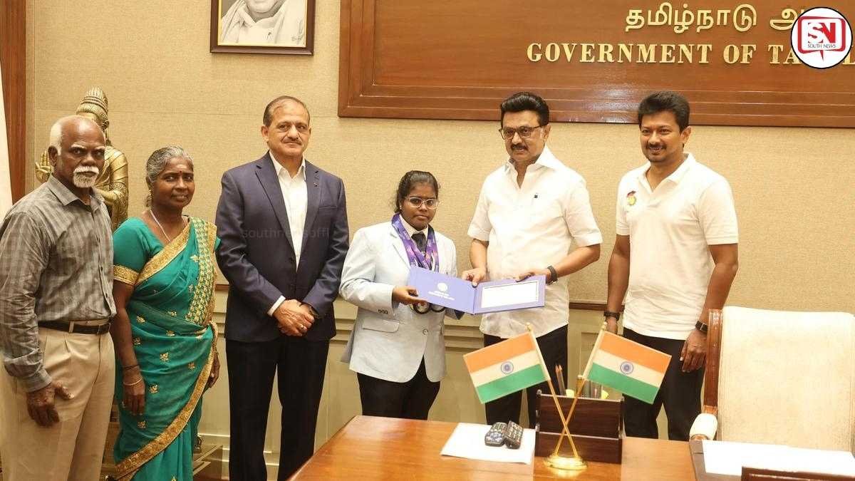 Keerthana carrom 1cr price