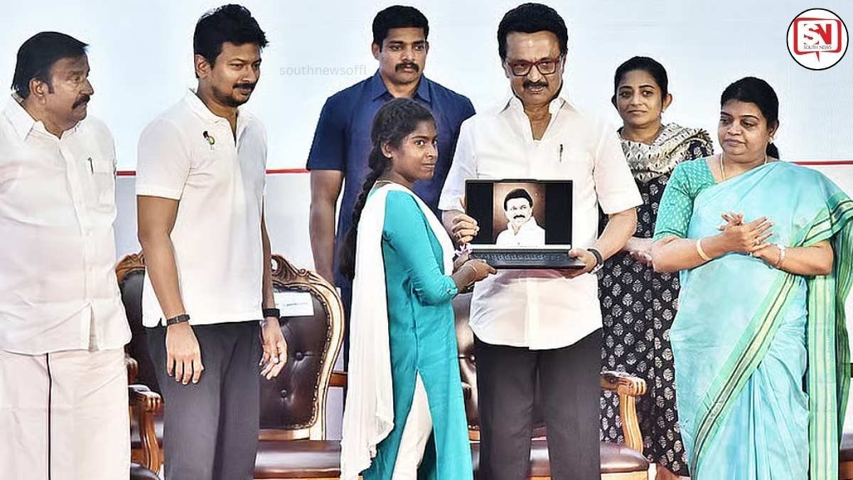 10 lakh students laptop