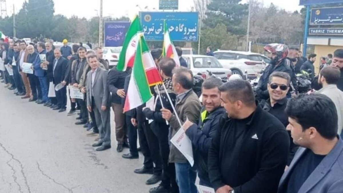 People of Iran Form Human Chains to Shield Bridges and Power Plants