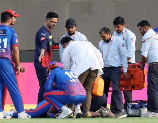 Lungi Ngidi taken off the field in an ambulance